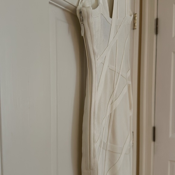 Herve Leger White Sleeveless V-Neck Bodycon Mini Dress - Picture 3 of 7